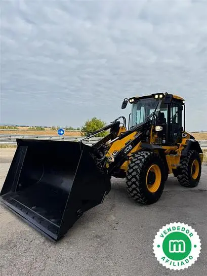 Cargadora de ruedas articulada JCB 417 S5 HT con cazo de alto volteo