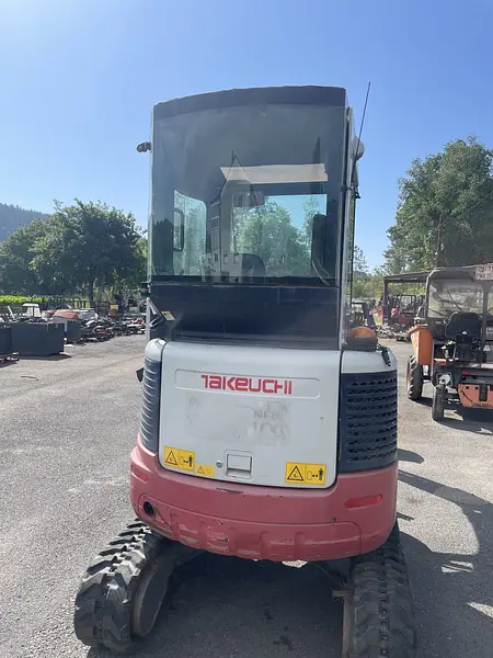 Excavadora compacta Takeuchi TB23R 2016