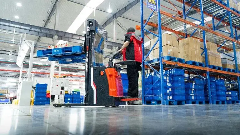 EP RSL16-PRO Heavy-Duty Li-ion Stacker with Foldable Platform 1.6T