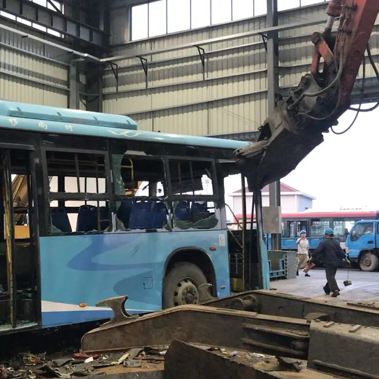 MBI Mantovanibenne Cizallas para desmantelar autos, aviones y barcos
