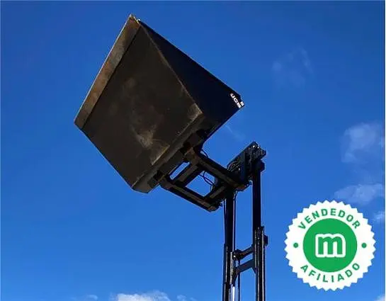 Hydraulic high dump bucket