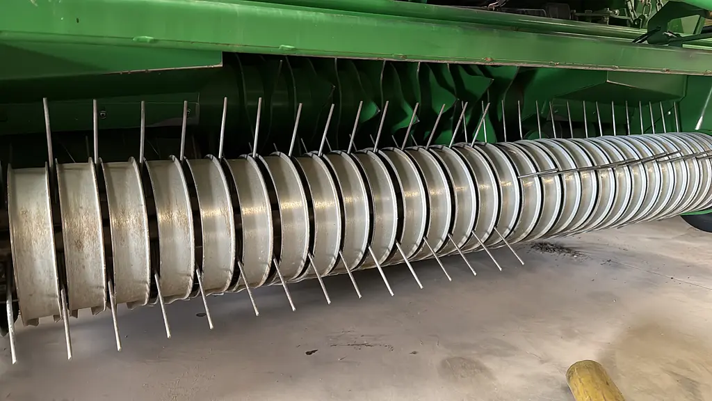 John Deere 854 Round Baler