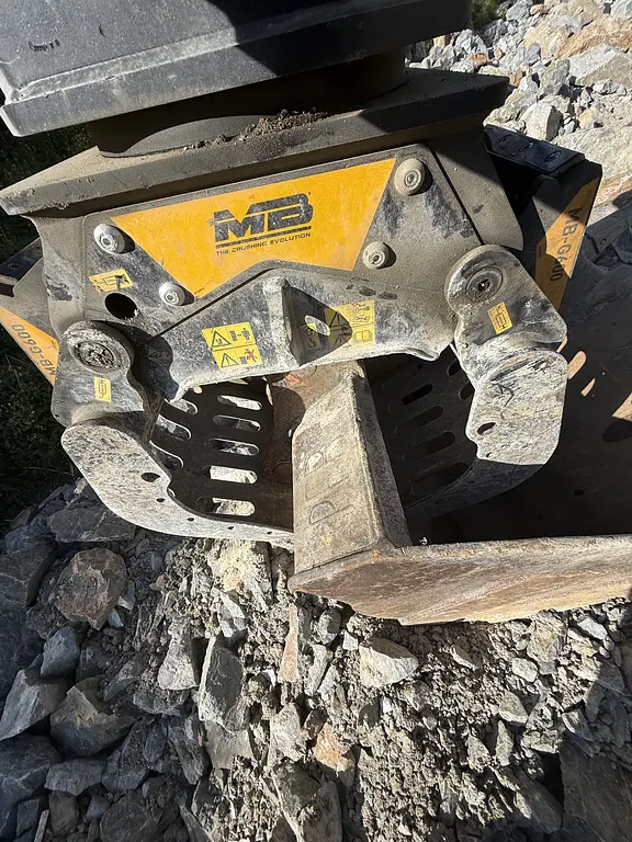 JCB JS130 LC+ Excavator