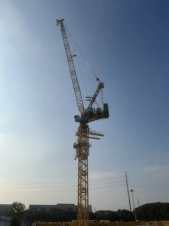 Potain MR 819 K64 Top-Slewing Cranes