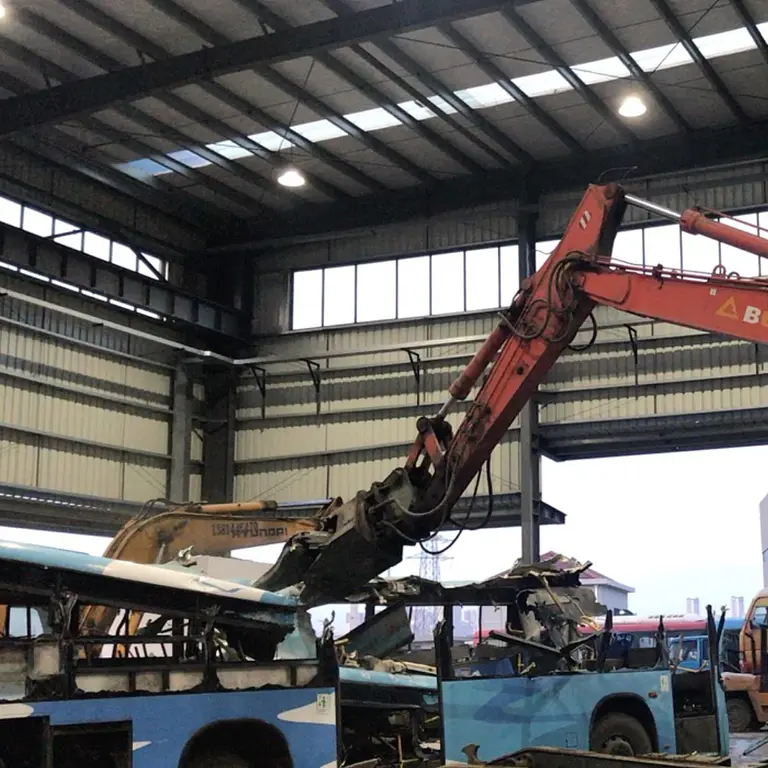 MBI Mantovanibenne Cizallas para desmantelar autos, aviones y barcos