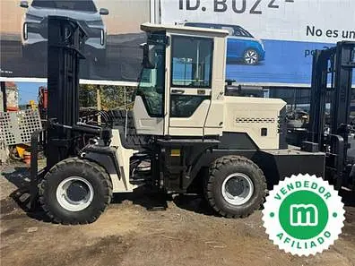 Renault 400 6x2 con prolongas hidráulicas y control remoto