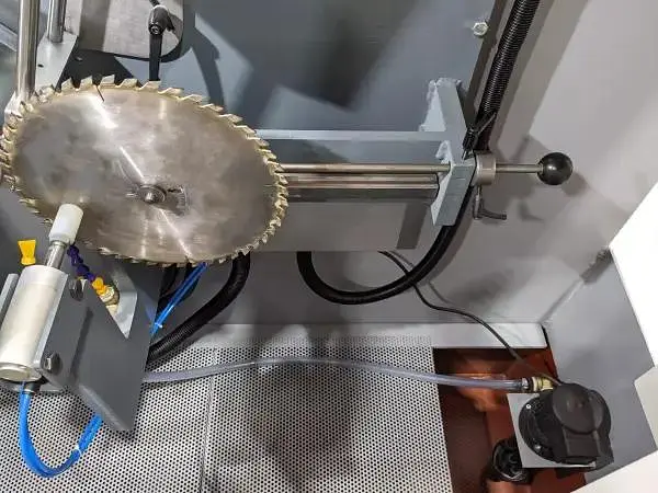 Grinder Elite AVB 750 para sierras circulares con puntas de carburo