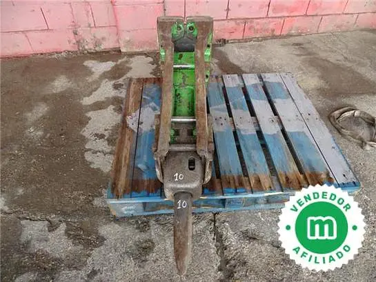 Hydraulic hammer for backhoe loaders