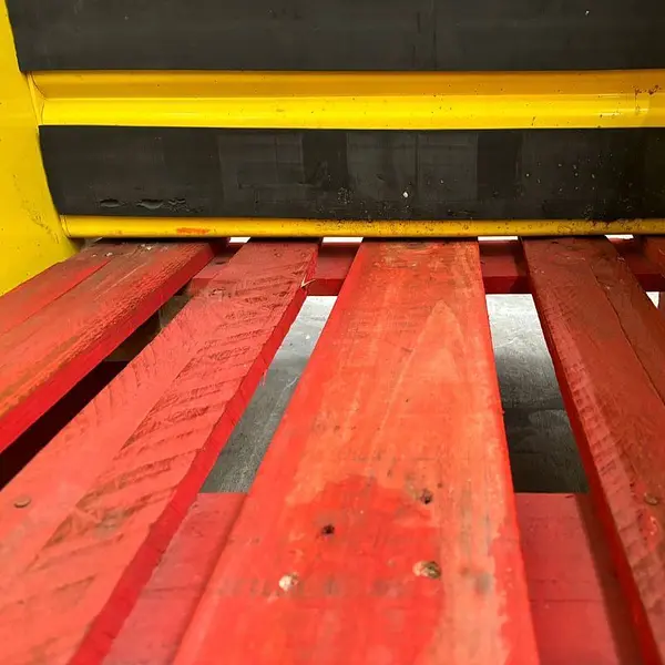 Intercambiador de pallets con capacidad de 2000kg