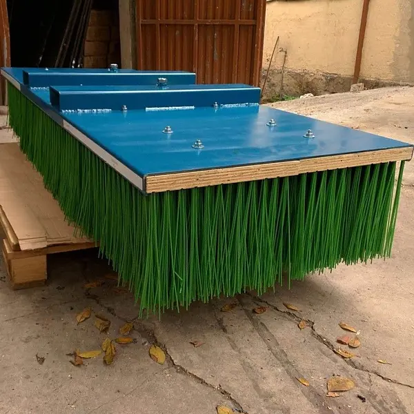 Sweeper with lateral brush for forklift