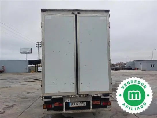 Isuzu NPR88 open box truck