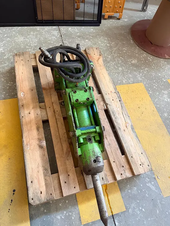 GPM hydraulic breaker