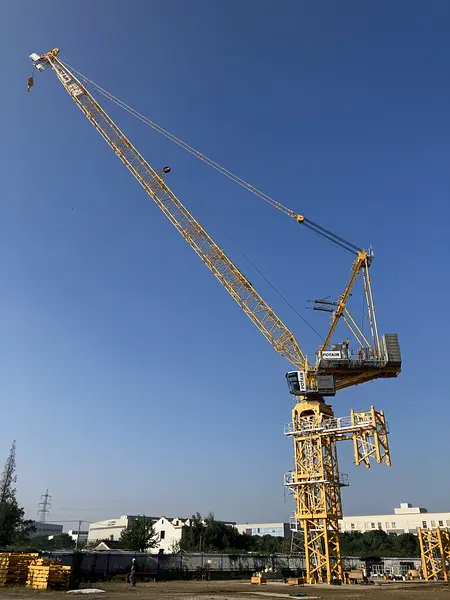 Potain MR 819 K64 Top-Slewing Cranes