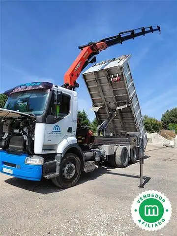 Renault 400 6x2 con prolongas hidráulicas y control remoto