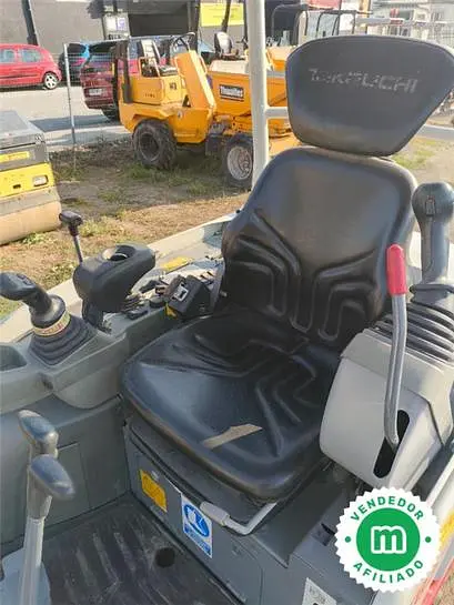 Mini excavadora Takeuchi TB225