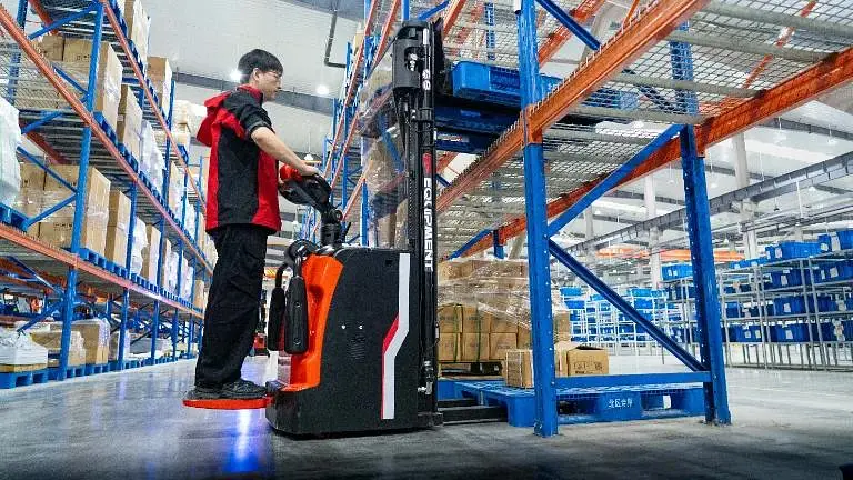 Heavy-Duty Li-ion Stacker with Foldable Platform 1.6T - RSL16-PRO