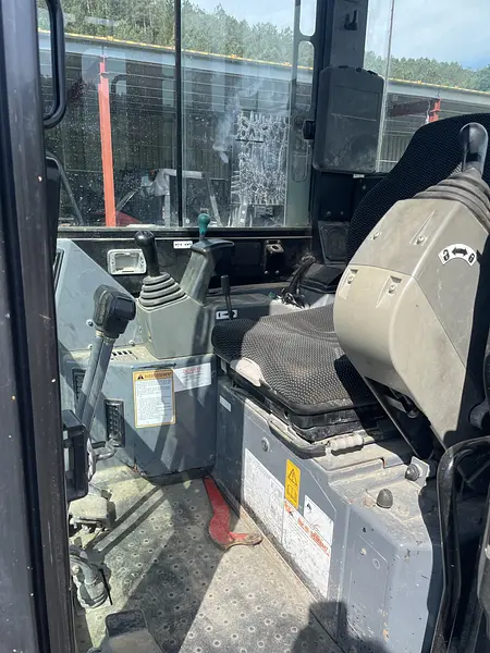 Excavadora compacta Takeuchi TB23R 2016