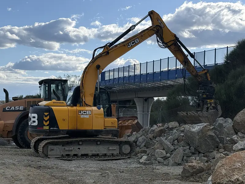 JCB JS130 LC+ excavator for sale
