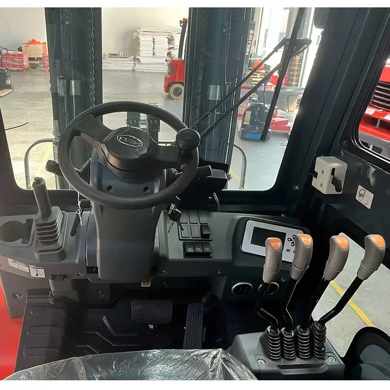 Carretilla elevadora de litio de 1800kg con mástil triplete y elevación de 4800mm