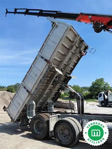 Renault 400 6x2 con prolongas hidráulicas y control remoto