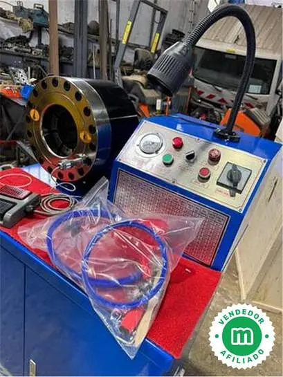 Máquina eléctrica para hacer latiguillos