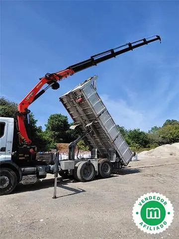 Renault 400 6x2 con prolongas hidráulicas y mando a distancia