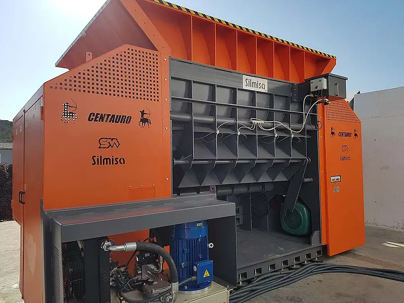 Industrial pre-shredders