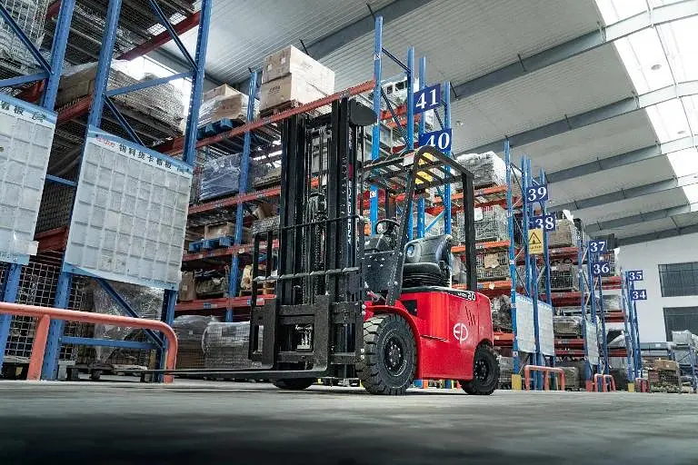 4-wheel Li-ion Counterbalance Forklift 2.0T - EP EFL201