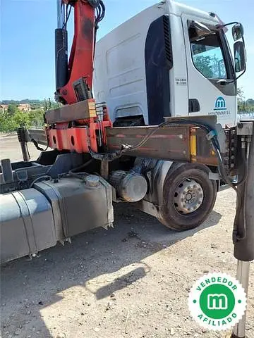 Renault 400 6x2 con prolongas hidráulicas y control remoto