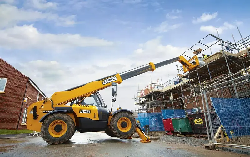JCB 535-125 telescopic handler high visibility