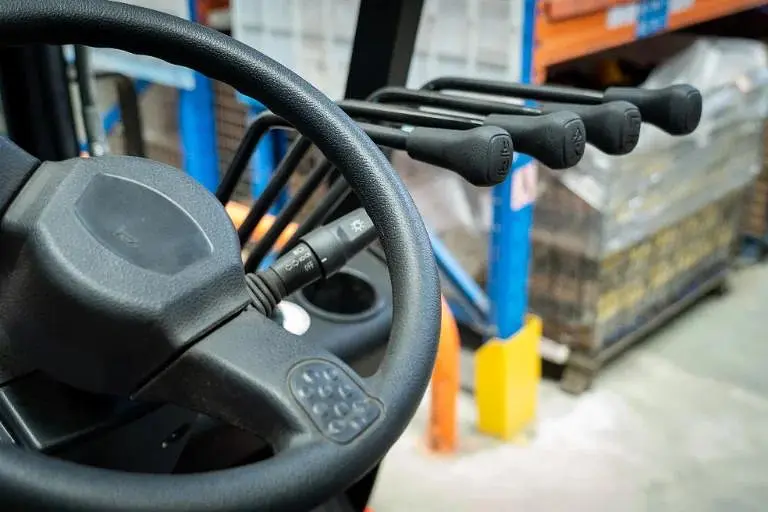 4-wheel Li-ion Counterbalance Forklift 2.0T - EFL201