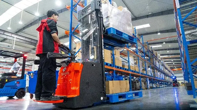 Heavy-Duty Li-ion Stacker with Foldable Platform 1.6T - EP RSL16-PRO