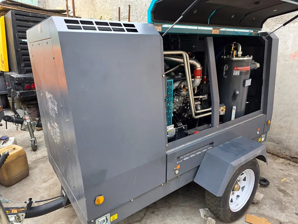 Isuzu diesel screw air compressor
