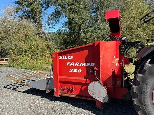 Encamadora suspendida Silofarmer 280