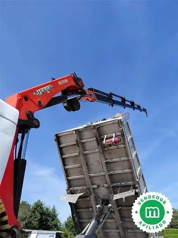 Renault 400 6x2 con prolongas hidráulicas y control remoto