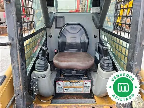 Caterpillar 216 mini loader