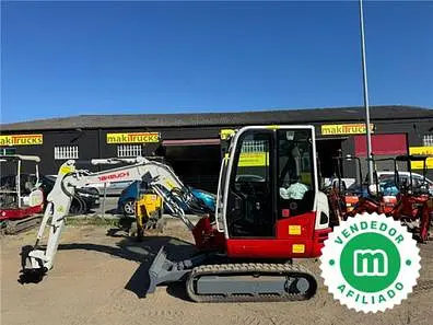 Renault 400 6x2 con prolongas hidráulicas y mando a distancia