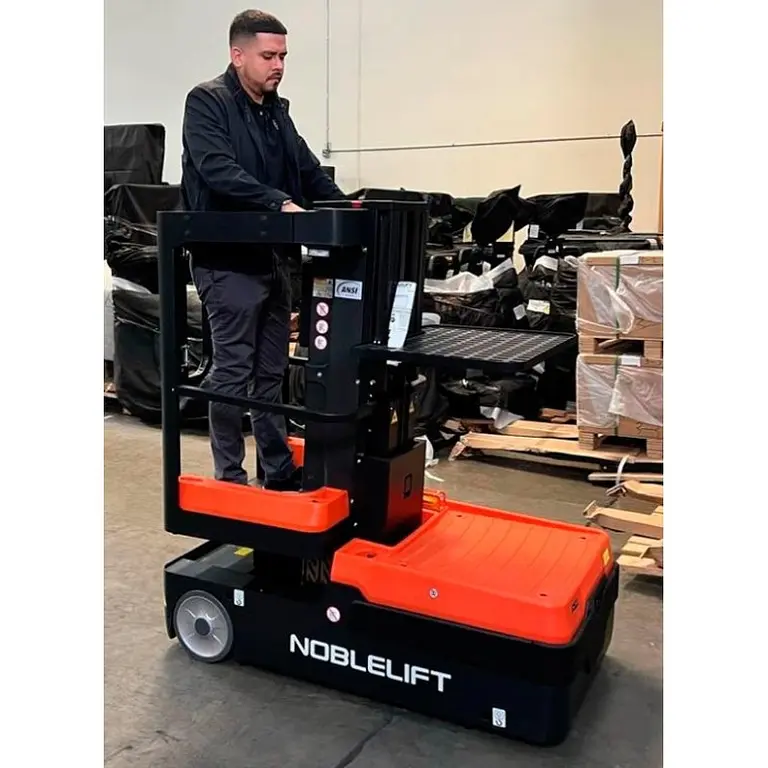 Transpaleta eléctrica con batería de litio y altura de elevación de 3000mm