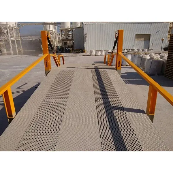 Loading ramp mobile with anti-slip walkways