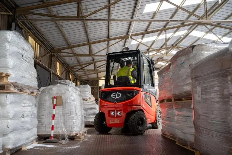 4-wheel Li-ion Counterbalance Forklift 3.0T - EFL30-PRO