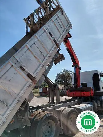 Renault 400 6x2 con prolongas hidráulicas y mando a distancia