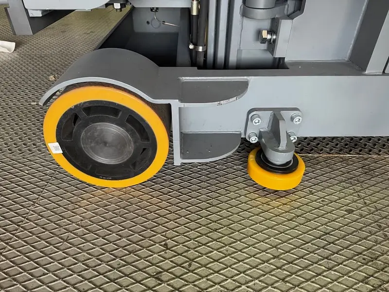 Hu-Lift OPD15 Tri-Lateral Forklift