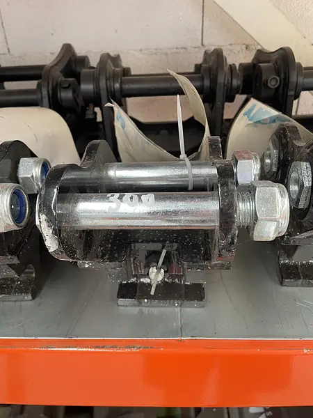 Manual quick coupler