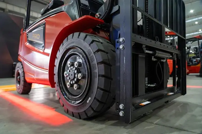 4-wheel Li-ion Counterbalance Forklift 2.5T - EP EFL25-PRO