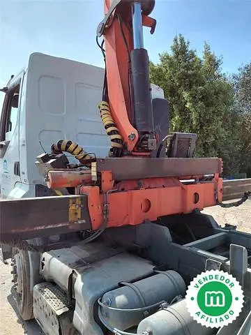 Renault 400 6x2 con prolongas hidráulicas y mando a distancia