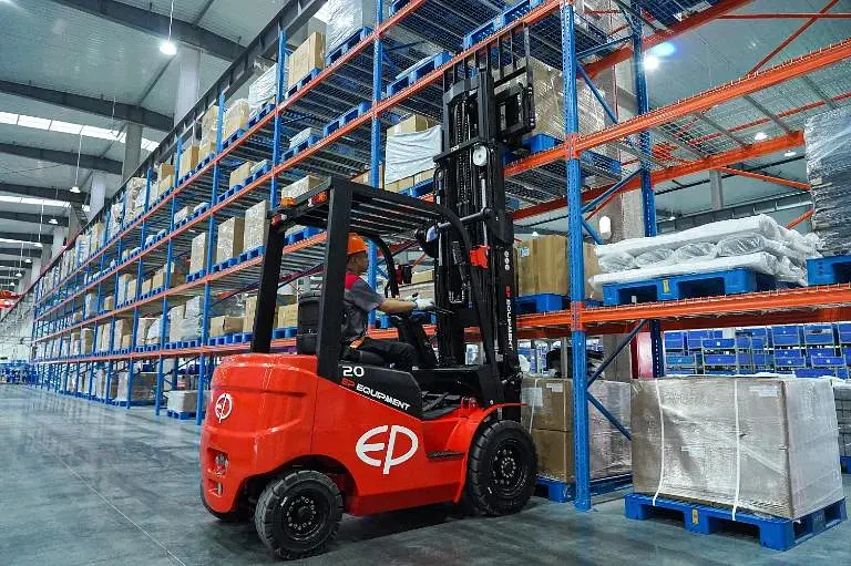 4-Wheel Li-ion Counterbalance Forklift 2.0T - EFL203P