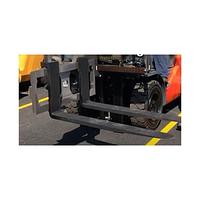 FEM2 FEM3 trilateral attachment for lateral charge forklift