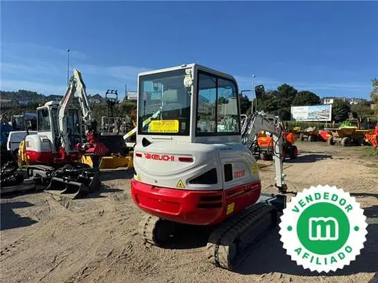 Excavadora mini Takeuchi TB230
