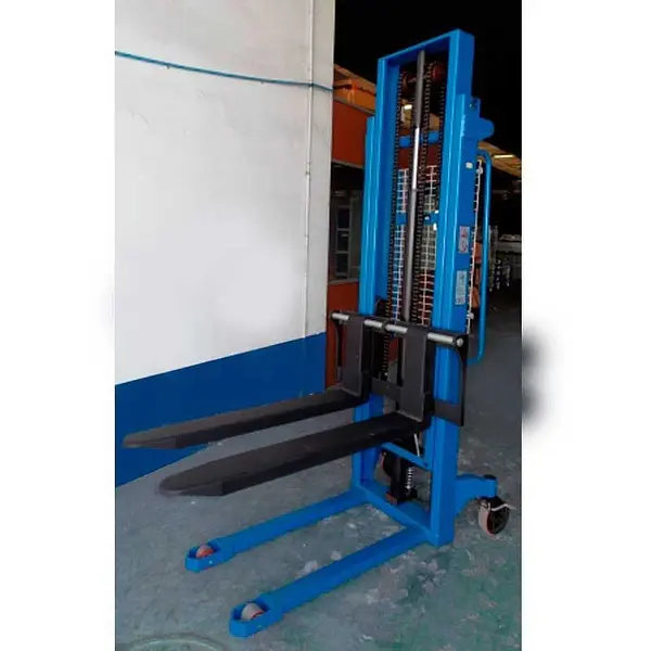 Apilador Manual 1000kg a 2500mm con horquillas regulables