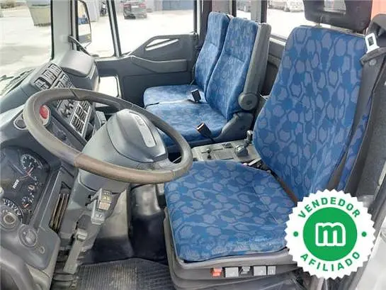 Iveco Eurocargo 180E30 con grúa Palfinger PK 13.001